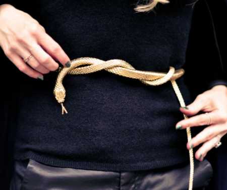 DIY-Gold-Snake-Belt-from-rubber-toy-snake-620x520