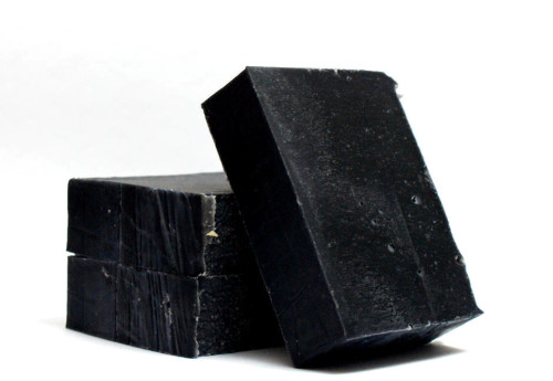 handmade-activated-charcoal-lavender-and-tea-tree-soap-recipe