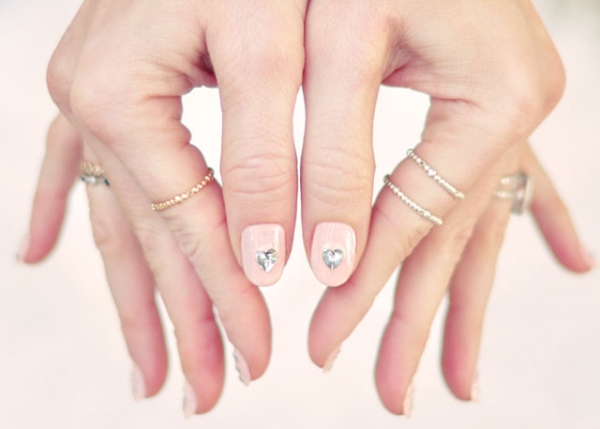 pink-nails-with-crystal-hearts