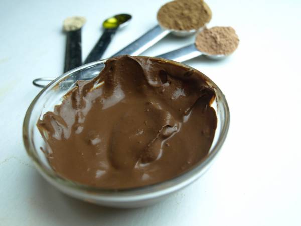 diy-homemade-facial-cocoa-raw-chocolate-natural-face-mask